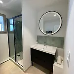 Penthouse / 2 Bedrooms In Center Of Apartmán *
