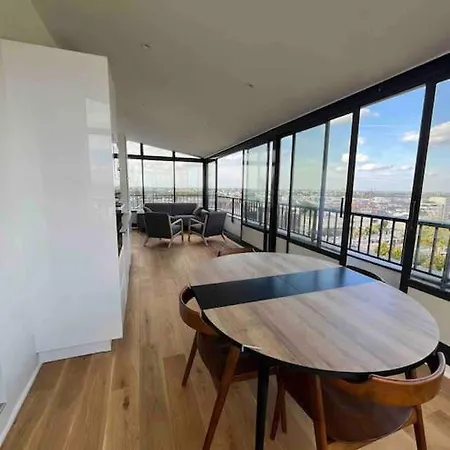 アパート Penthouse / 2 Bedrooms In Center Of