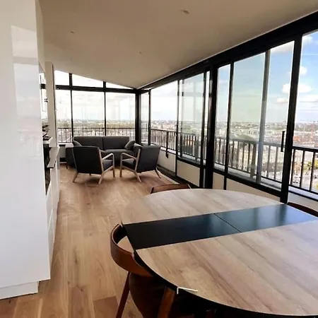 Penthouse / 2 Bedrooms In Center Of * أنجير