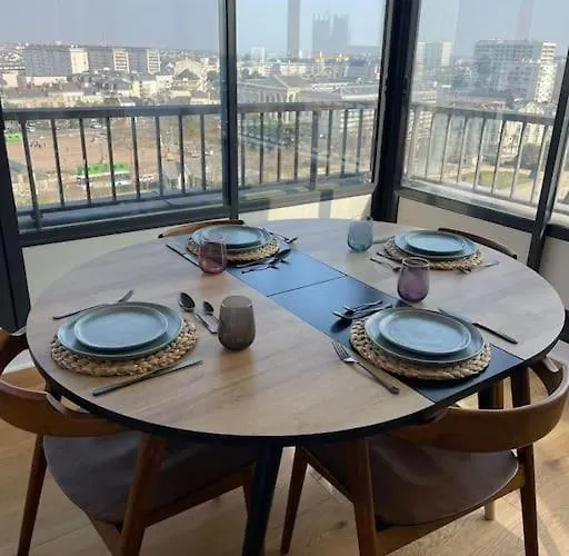 Penthouse / 2 Bedrooms In Center Of *