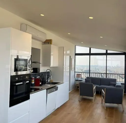 Penthouse / 2 Bedrooms In Center Of * Angers