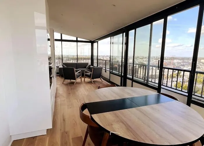 Penthouse / 2 Bedrooms In Center Of * Angers